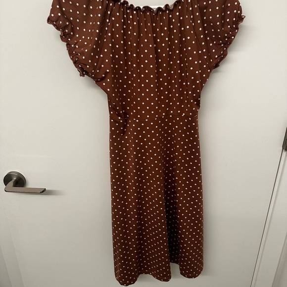 Romantic dress with dots - Picture 2 of 3